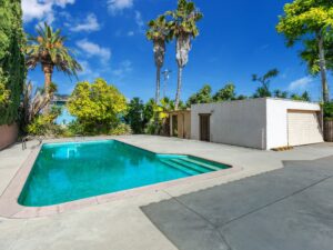 Backyard View-pool