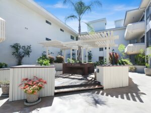 Community Amenities-Courtyard