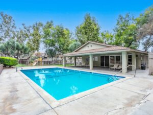 Community-Pool & Clubhouse