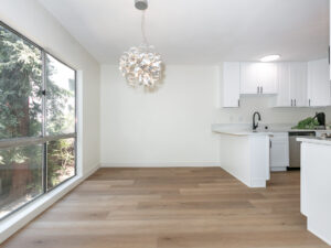 Kitchen Eat-In Area