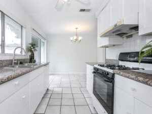 Kitchen & Dining Area